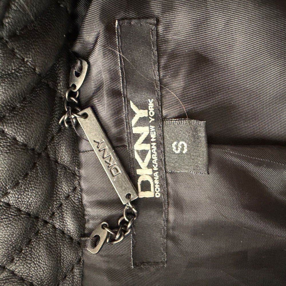 DKNY Black Leather Asymmetrical Moto Jacket with Quilted Details – Size S - Picture 7 of 7